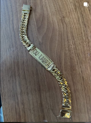 Pulseira com a inscrição DU LAURA, projeto concluído e entregue